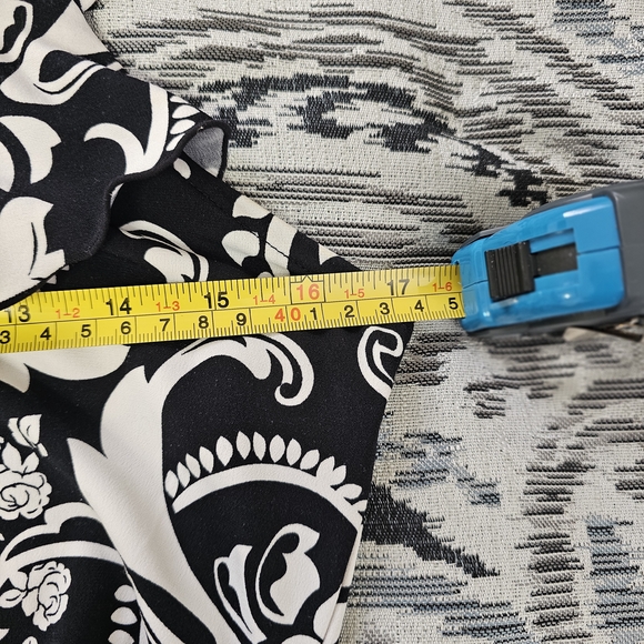 White House Black Market Black and White Floral Tank Top - Picture 10 of 13